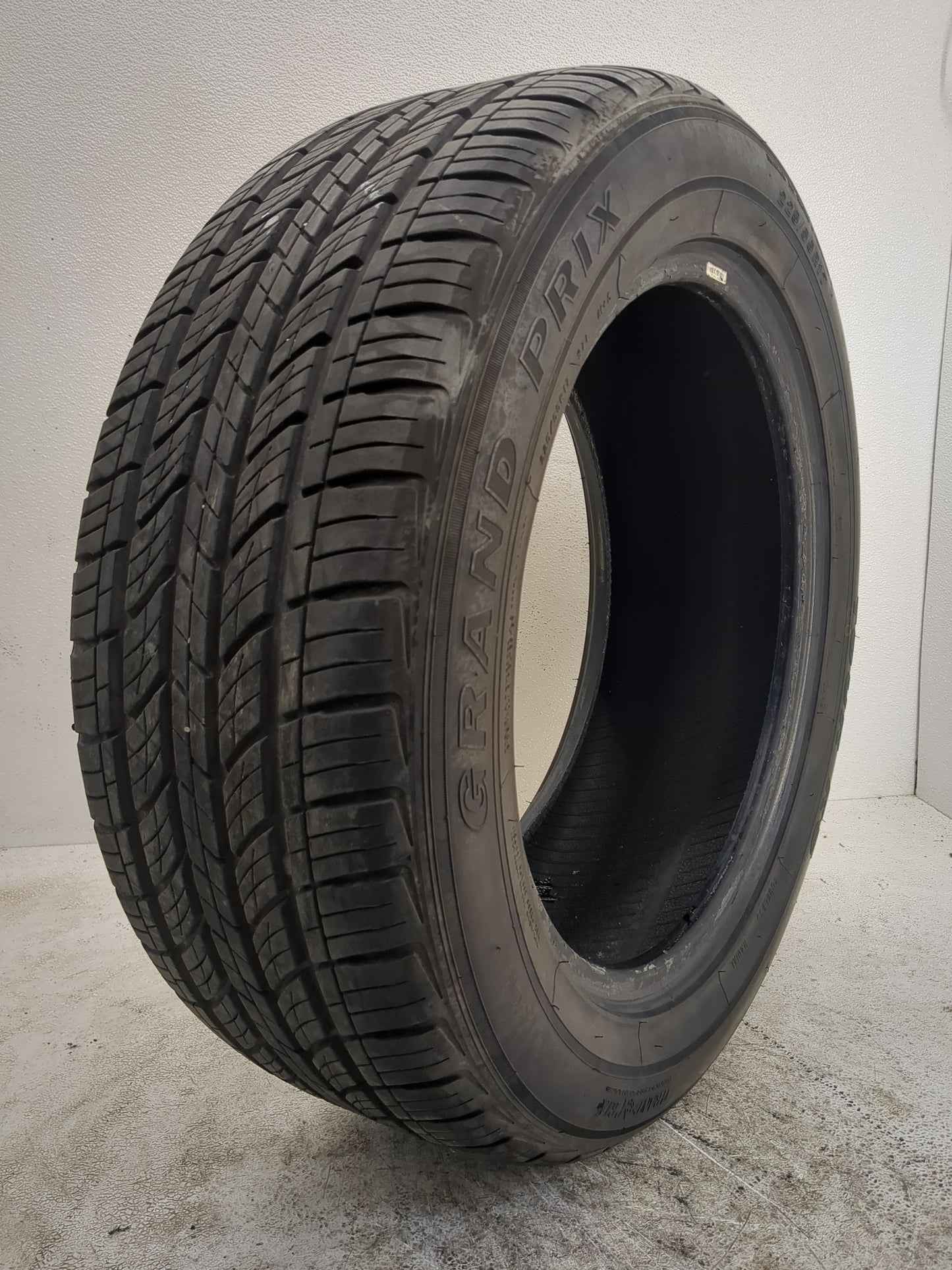 Used Tire 225/55R17 GRAND PRIX TOUR RS 97T - Tread Depth 10/32 - Oemusedautoparts1.com