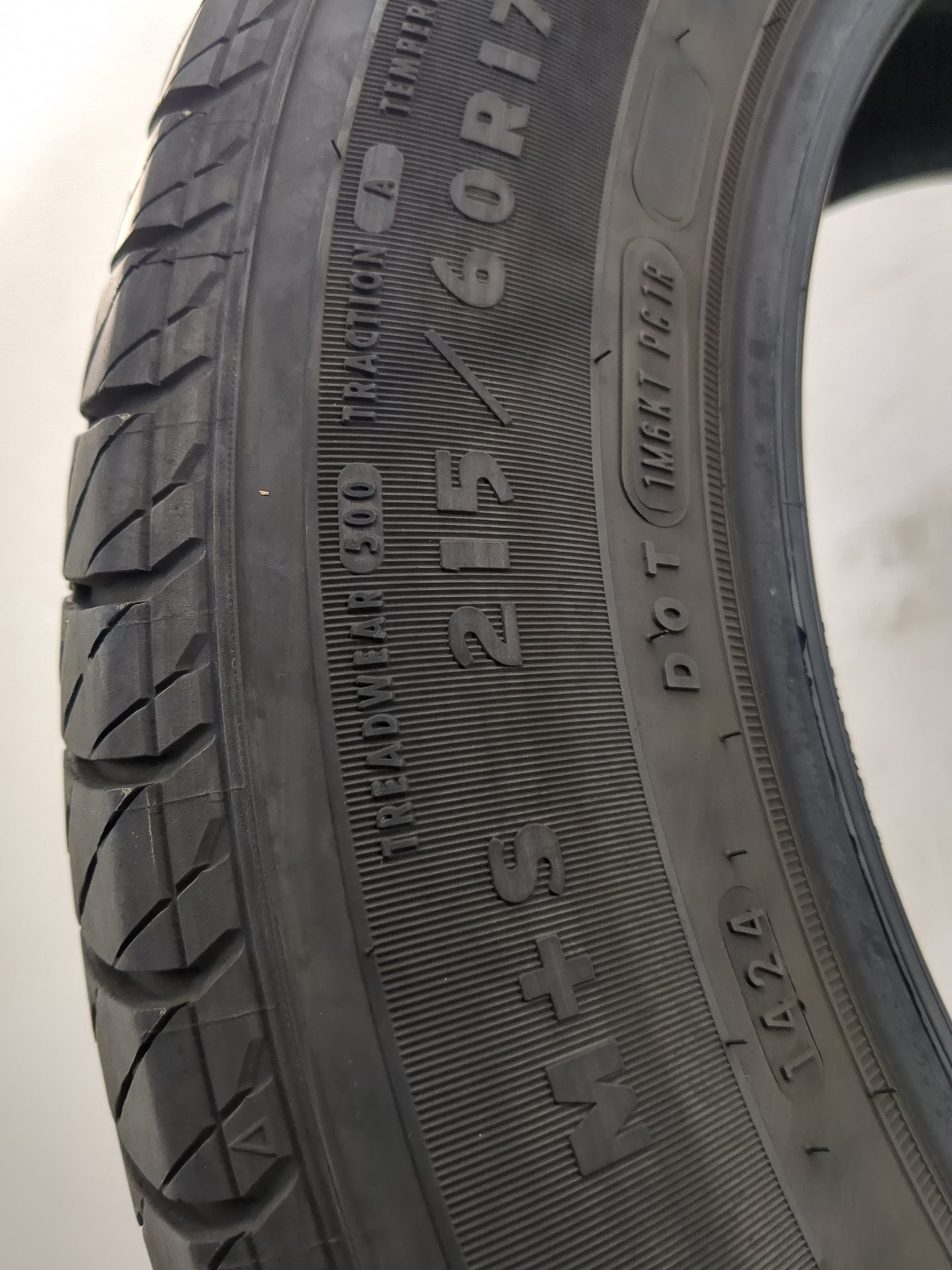 Used Tire 215/60R17 DOUGLAS TOURING A/S 96H - Tread Depth 7/32 - Oemusedautoparts1.com