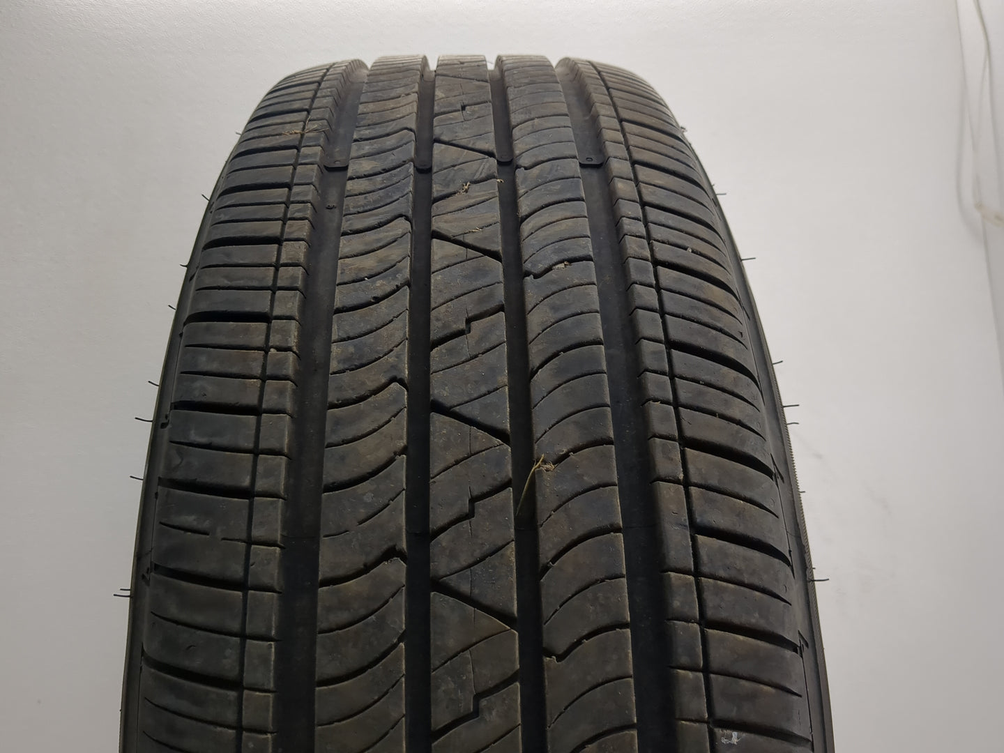 Used Tire 225/65R17 MASTERCRAFT COURSER QUEST PLUS 102H - Tread Depth 8.5/32 - Oemusedautoparts1.com