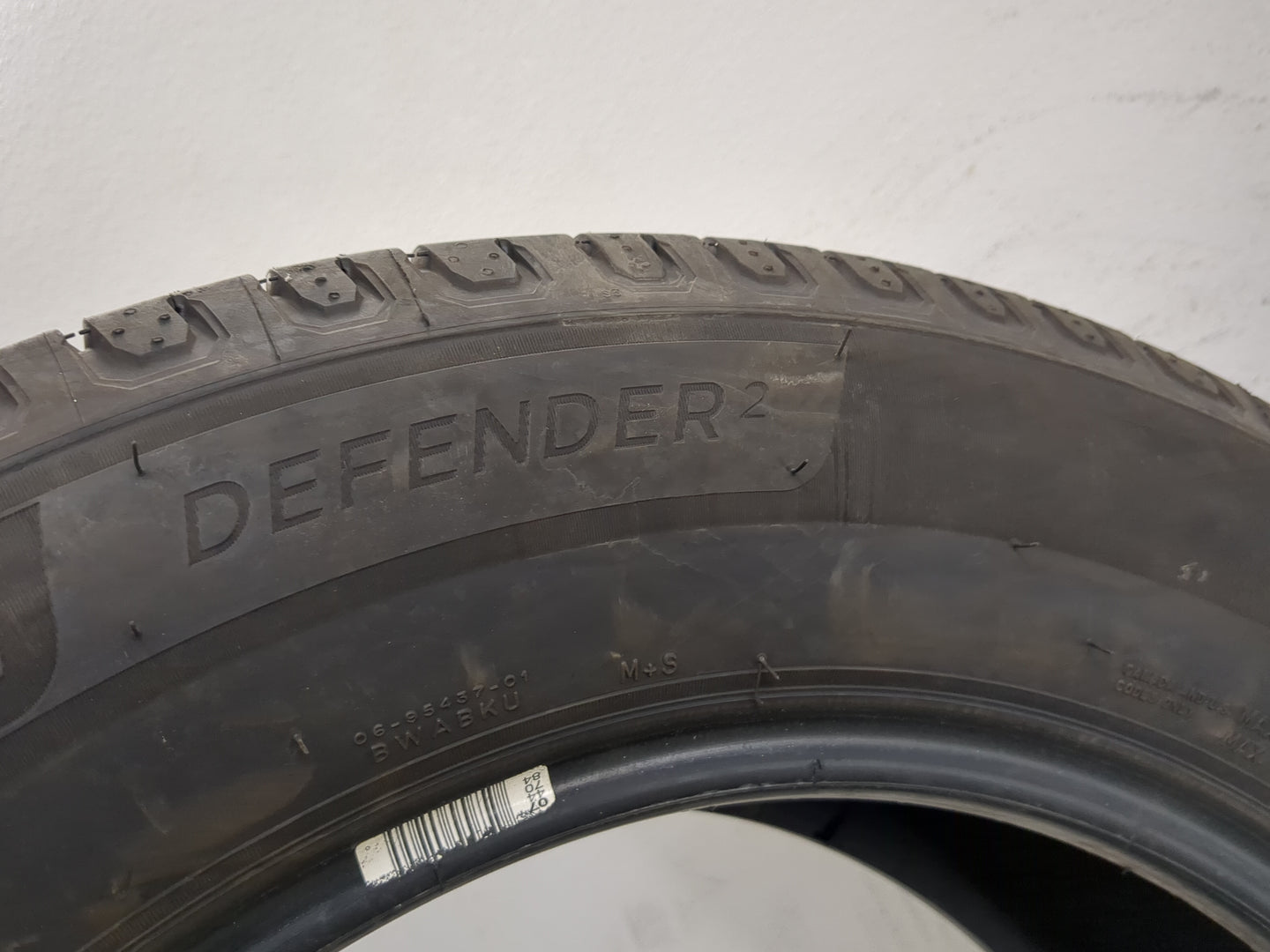 Used Tire 225/65R17 MICHELIN DEFENDER 2 102H - Tread Depth 10/32 - Oemusedautoparts1.com