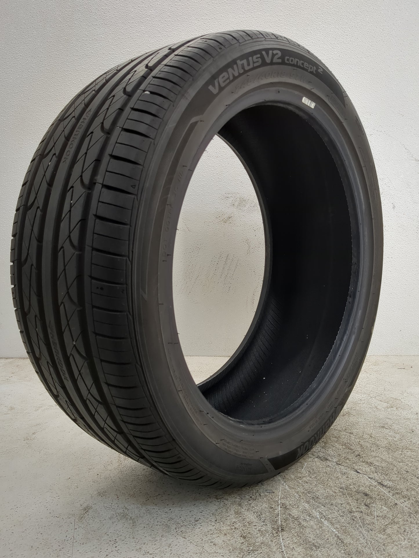 Used Tire 245/40R16 HANKOOK VENTUS V2 CONCEPT 2 97W - Tread Depth 8/32 - Oemusedautoparts1.com
