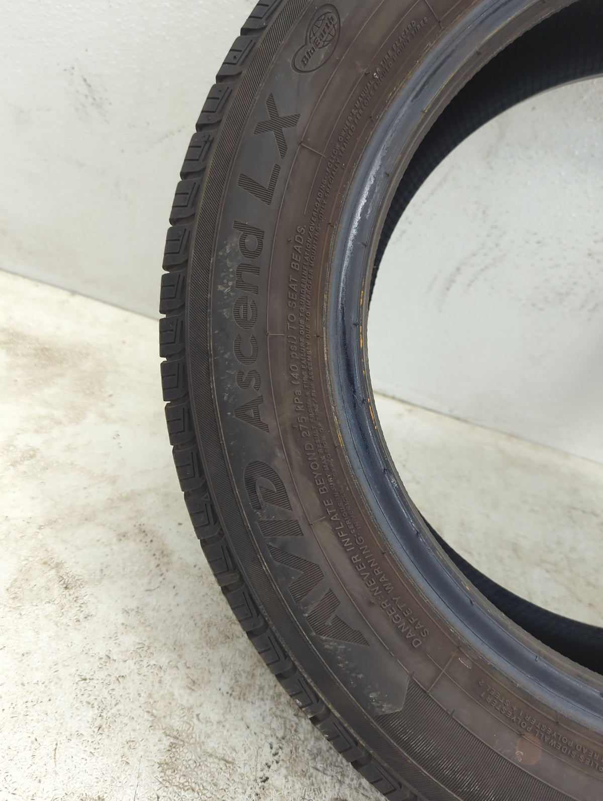 Used Tire 185/60R15 YOKOHAMA AVID ASCEND LX 854H - Tread Depth 7/32 - Oemusedautoparts1.com
