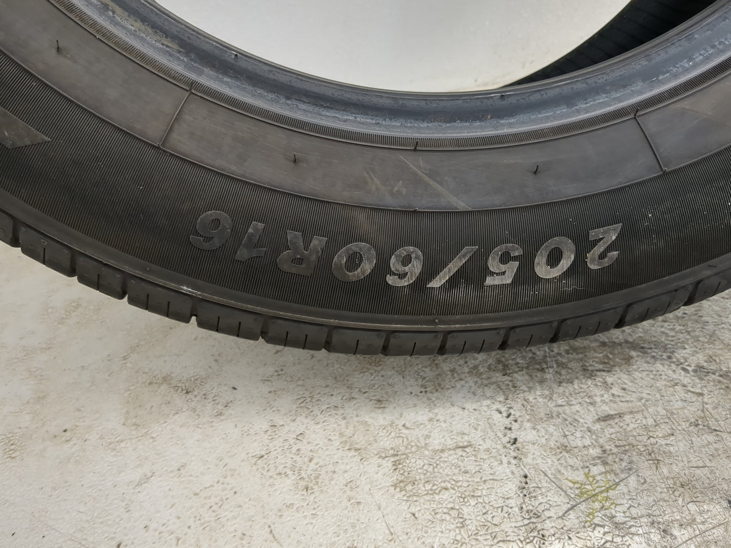 Used Tire 205/60R16 IRONHEAD REFLEX IHO1 92V - Tread Depth 9/32 - Oemusedautoparts1.com