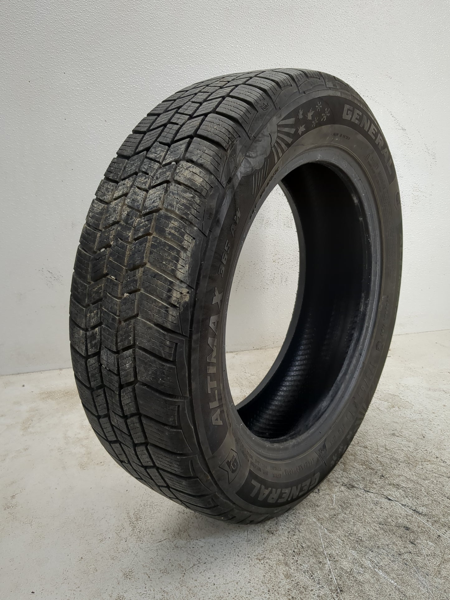 Used Tire 175/65R15 GENERAL ALTIMAX 365 AW 84H - Tread Depth 6/32 - Oemusedautoparts1.com