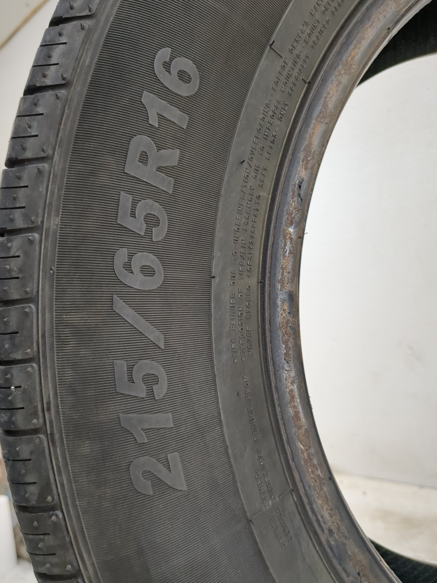 Used Tire 215/65R16 IRONHEAD REFLEX IHO1 98T - Tread Depth 7/32 - Oemusedautoparts1.com