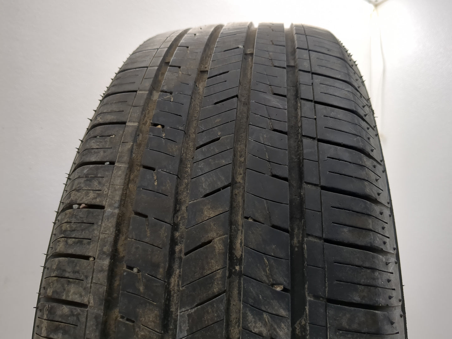 Used Tire 215/65R16 IRONHEAD REFLEX IHO1 98T - Tread Depth 7/32 - Oemusedautoparts1.com