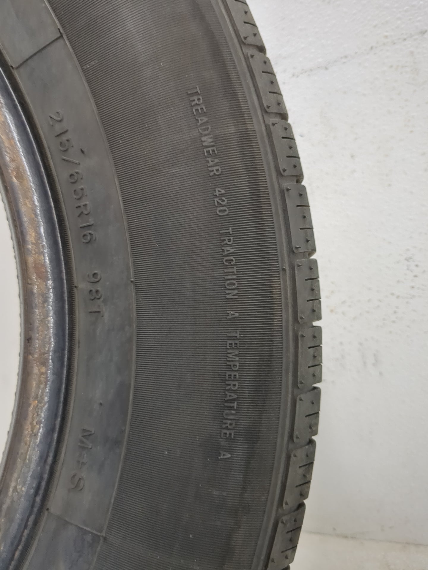Used Tire 215/65R16 IRONHEAD REFLEX IHO1 98T - Tread Depth 7/32 - Oemusedautoparts1.com