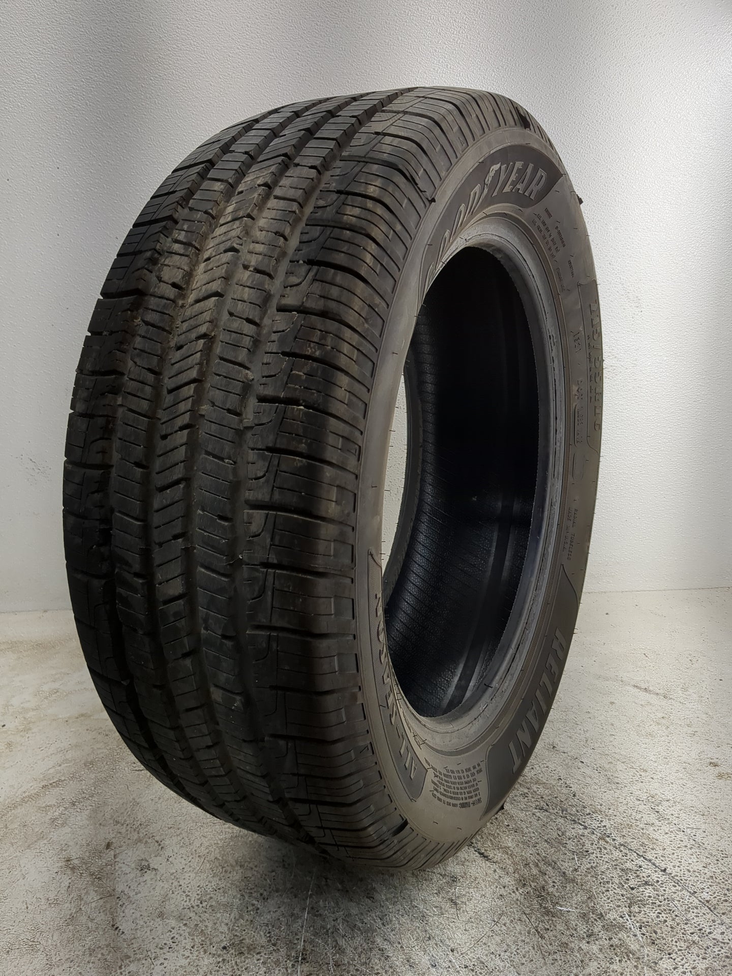 Used Tire 215/55R16 GOOD YEAR RELIANT 93V - Tread Depth 10/32 - Oemusedautoparts1.com