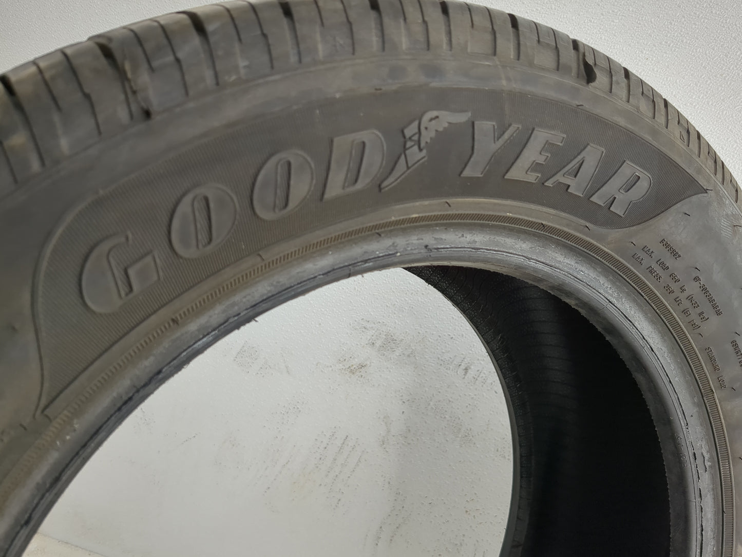 Used Tire 215/55R16 GOOD YEAR RELIANT 93V - Tread Depth 10/32 - Oemusedautoparts1.com
