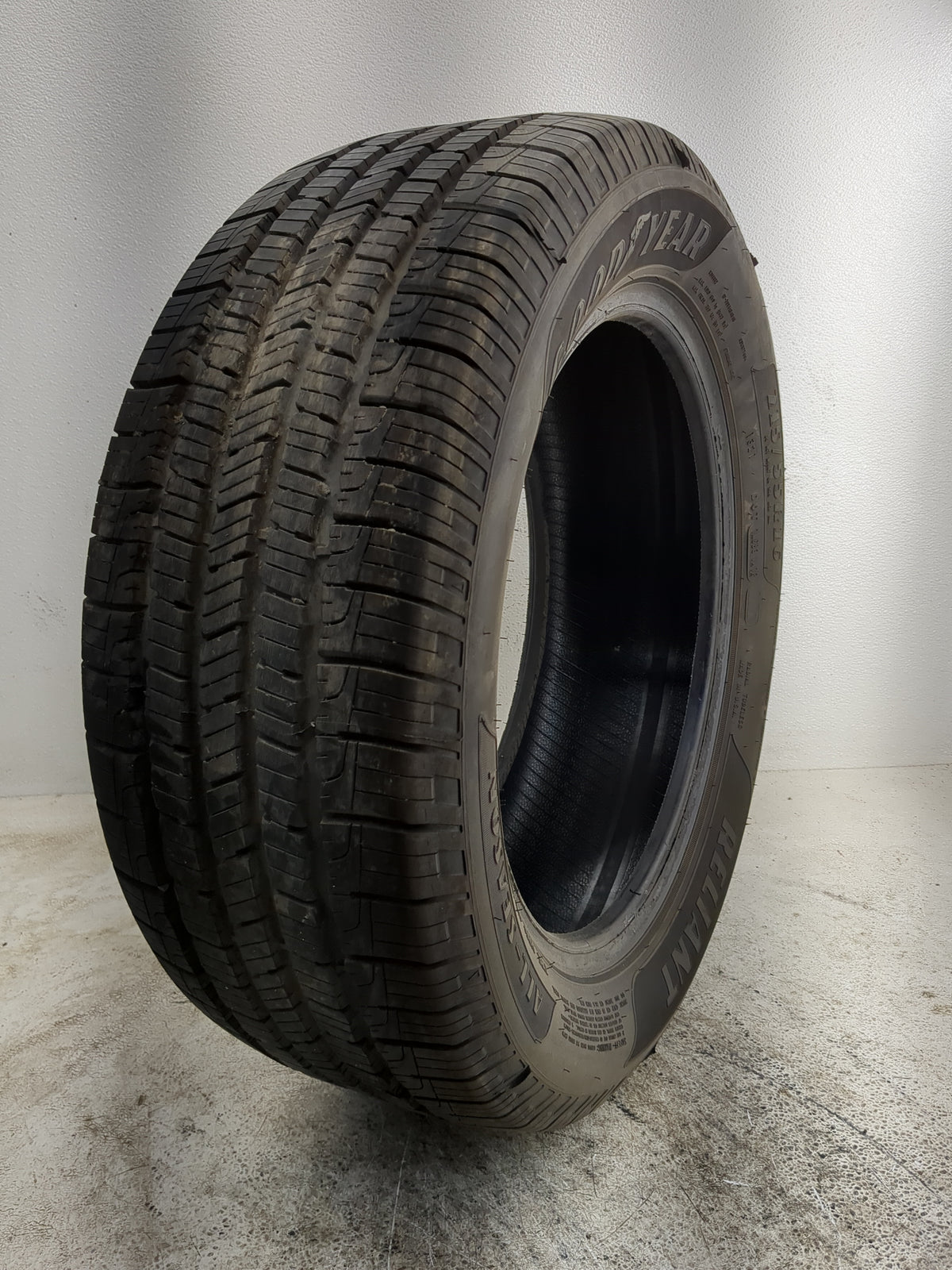 Used Tire 215/55R16 GOOD YEAR RELIANT 93V - Tread Depth 10/32 - Oemusedautoparts1.com