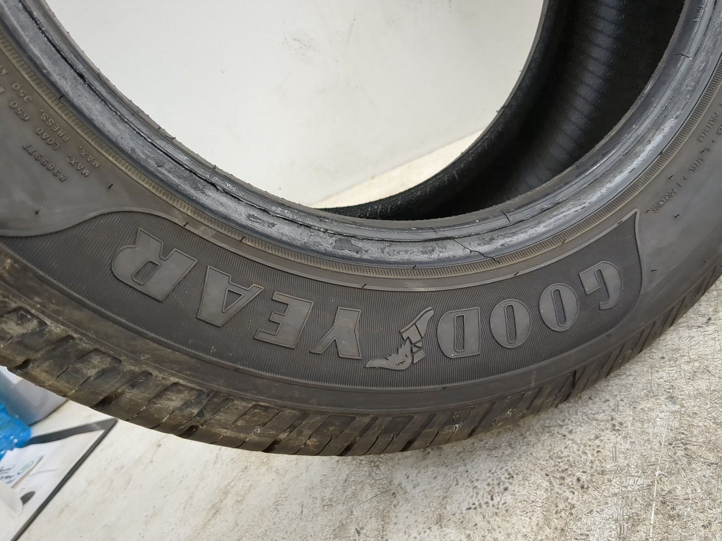 Used Tire 215/55R16 GOODYEAR RELIANT ALL SEASON 93V - Tread Depth 10/32 - Oemusedautoparts1.com
