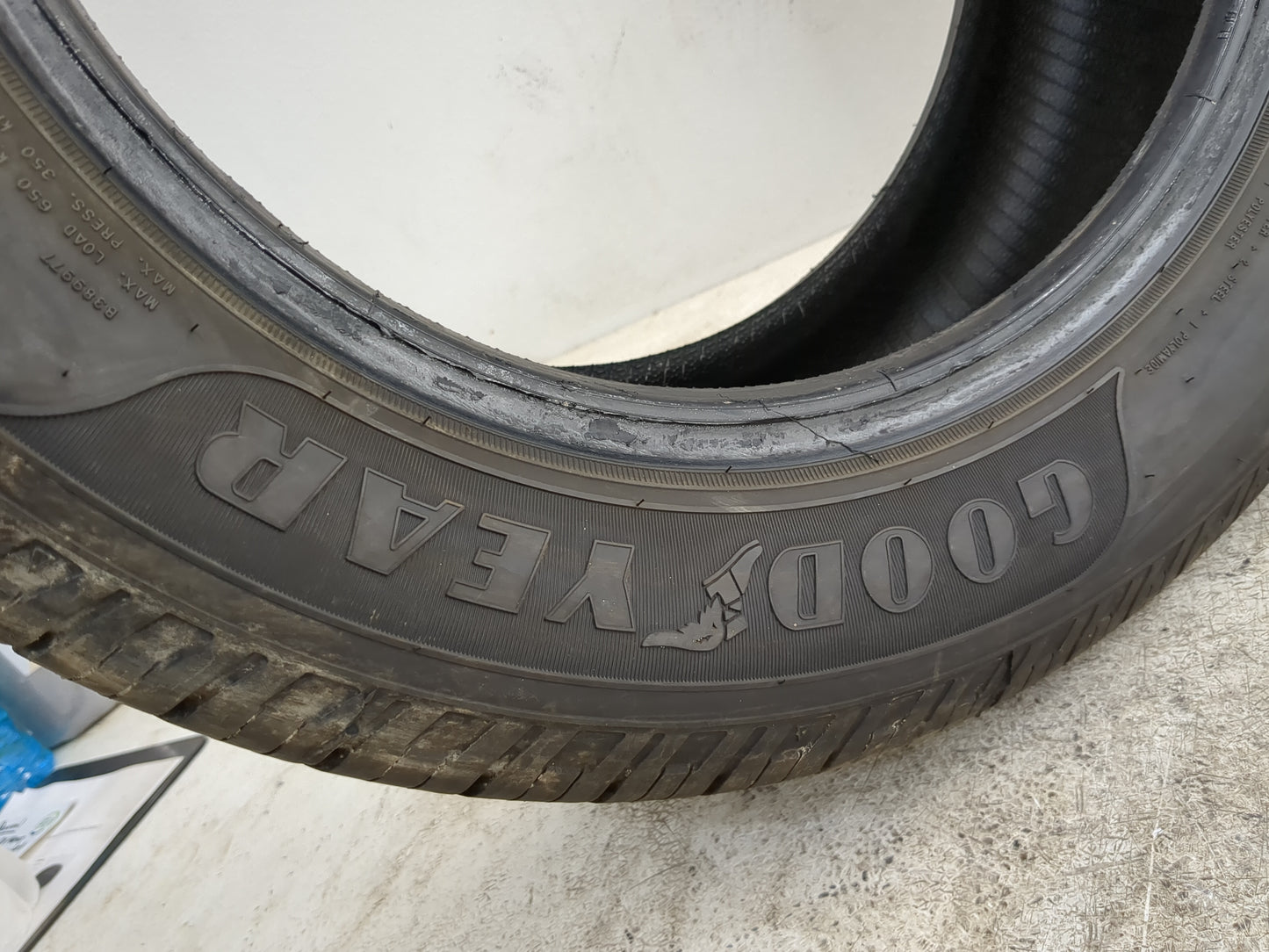 Used Tire 215/55R16 GOODYEAR RELIANT ALL SEASON 93V - Tread Depth 10/32 - Oemusedautoparts1.com