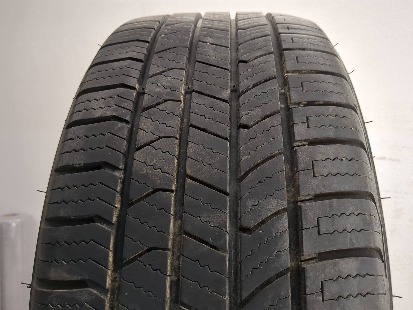 Used Tire 235/45R18 ROAD HUGGER GTP AS/02 98V - Tread Depth 9/32 - Oemusedautoparts1.com