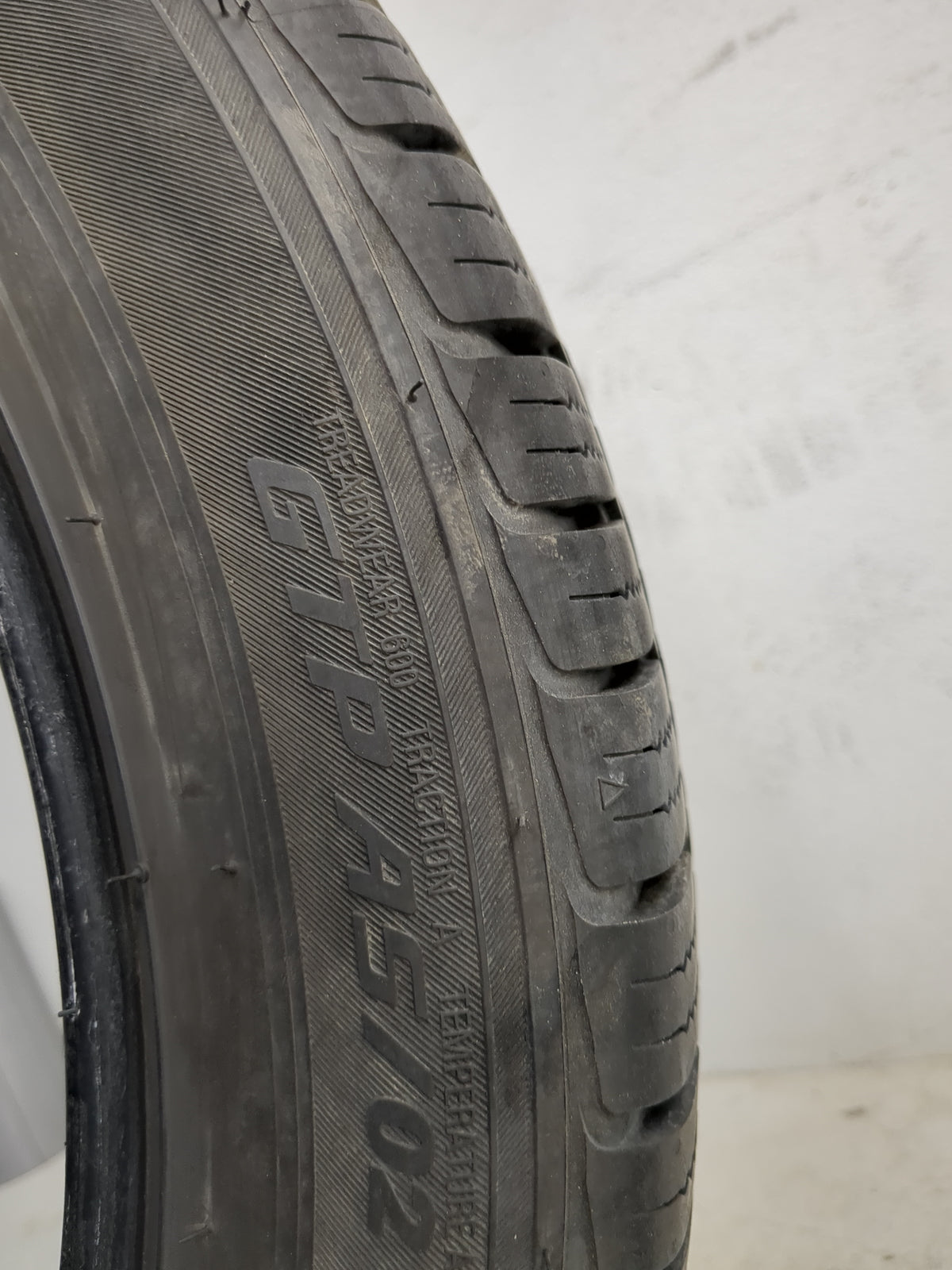 Used Tire 235/45R18 ROAD HUGGER GTP AS/02 98V - Tread Depth 9/32 - Oemusedautoparts1.com