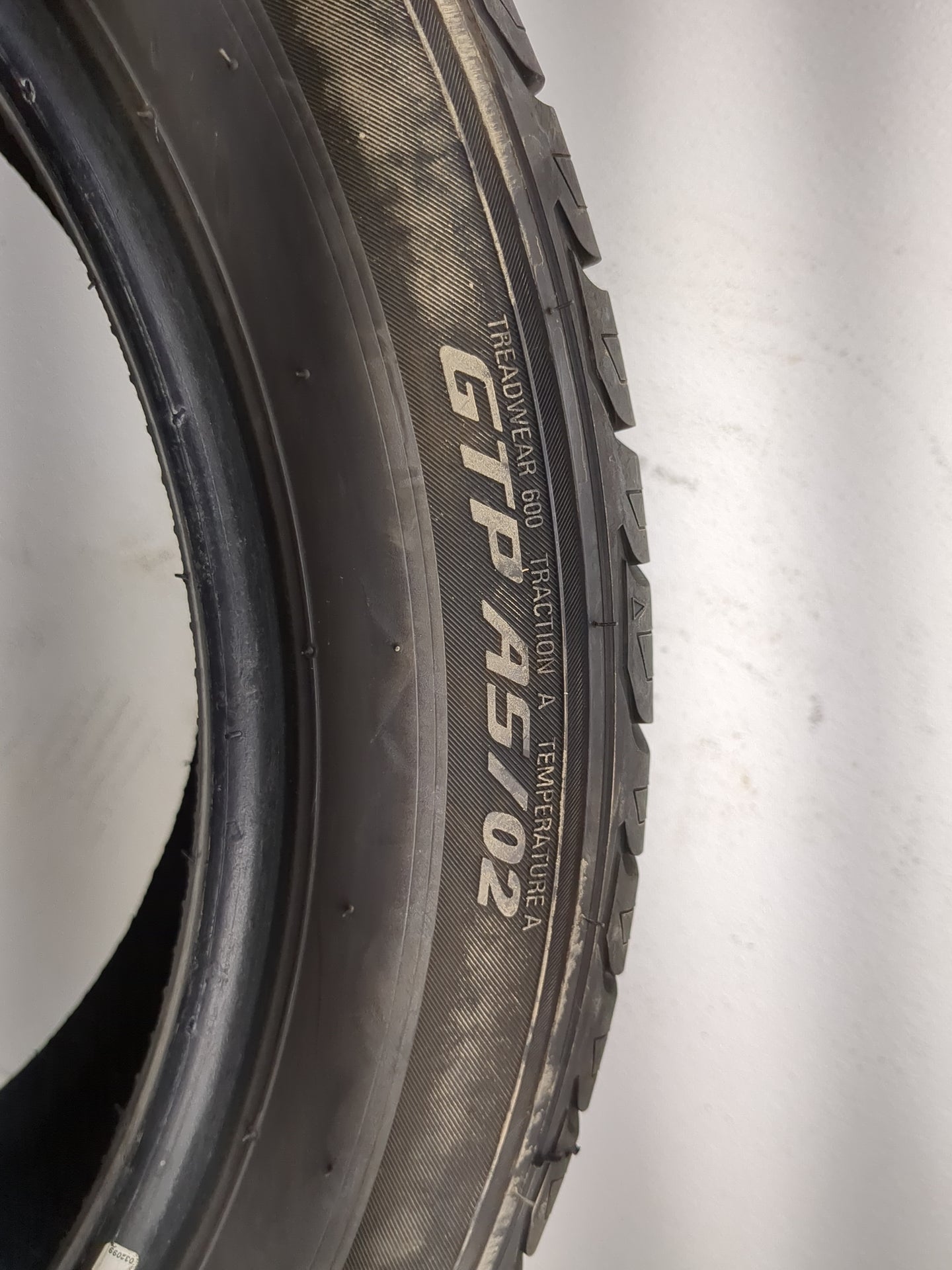 Used Tire 235/45R18 ROAD HUGGER GTP AS/02 98V - Tread Depth 9/32 - Oemusedautoparts1.com
