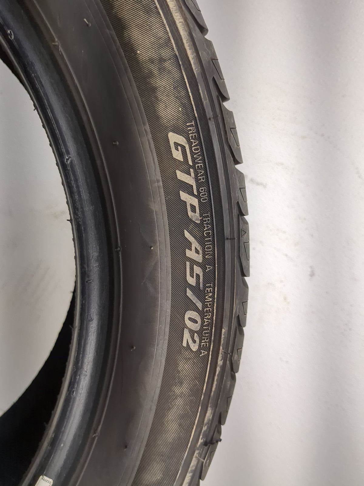 Used Tire 235/45R18 ROAD HUGGER GTP AS/02 98V - Tread Depth 9/32 - Oemusedautoparts1.com