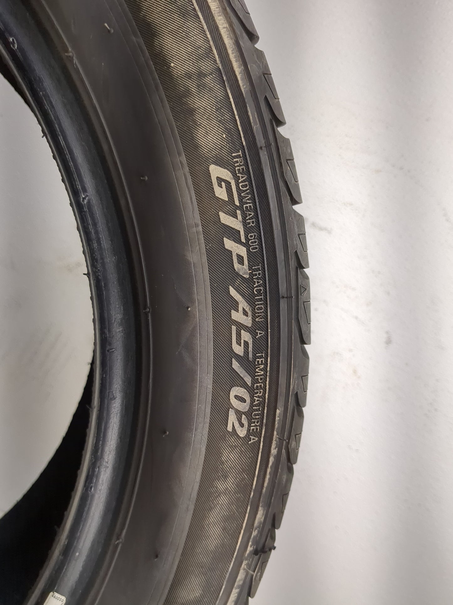 Used Tire 235/45R18 ROAD HUGGER GTP AS/02 98V - Tread Depth 9/32 - Oemusedautoparts1.com