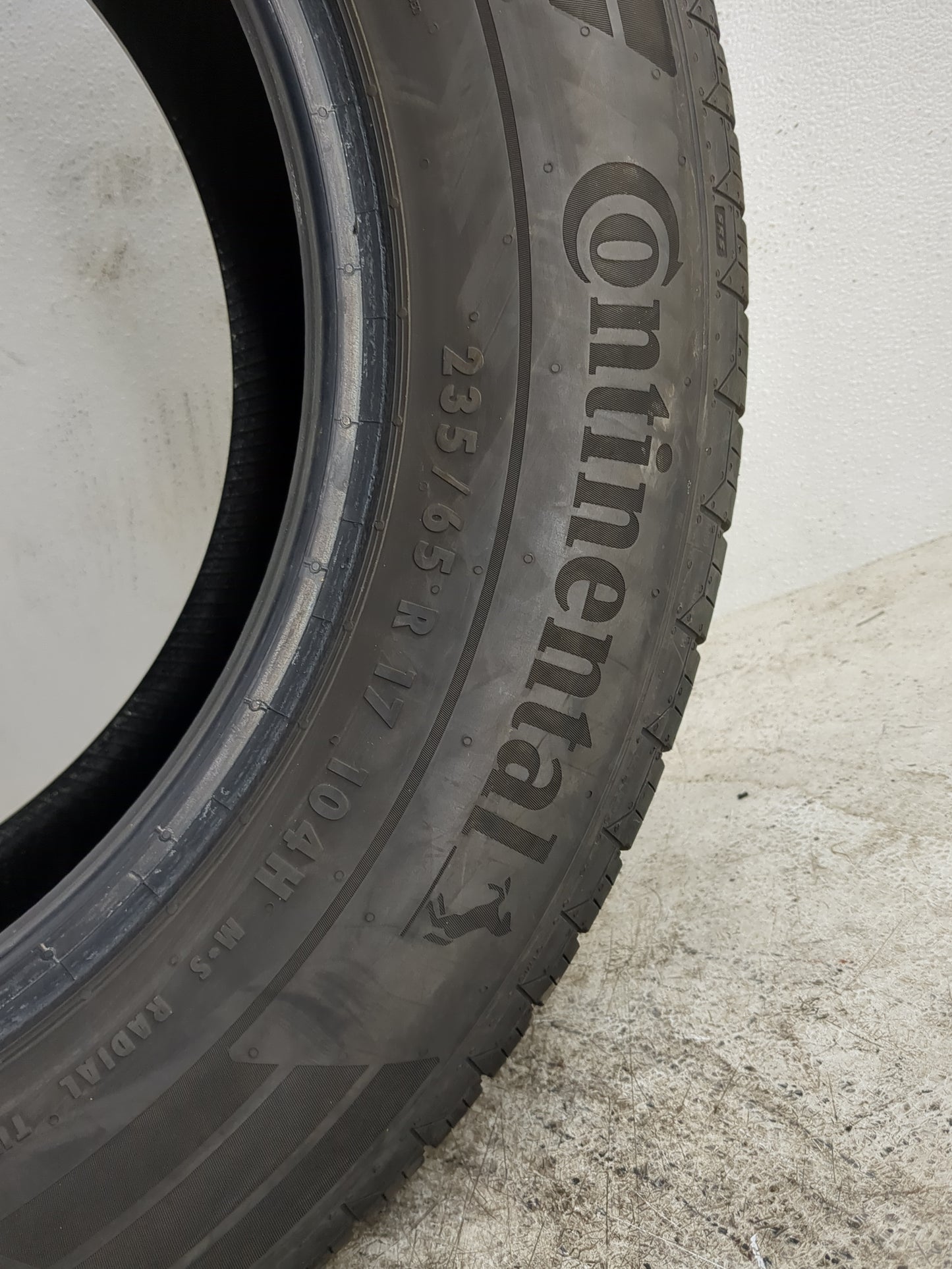 Used Tire 235/65R17 CONTINETNAL CONTROL CONTACT TOUR A/S 104H - 9/32 - Oemusedautoparts1.com