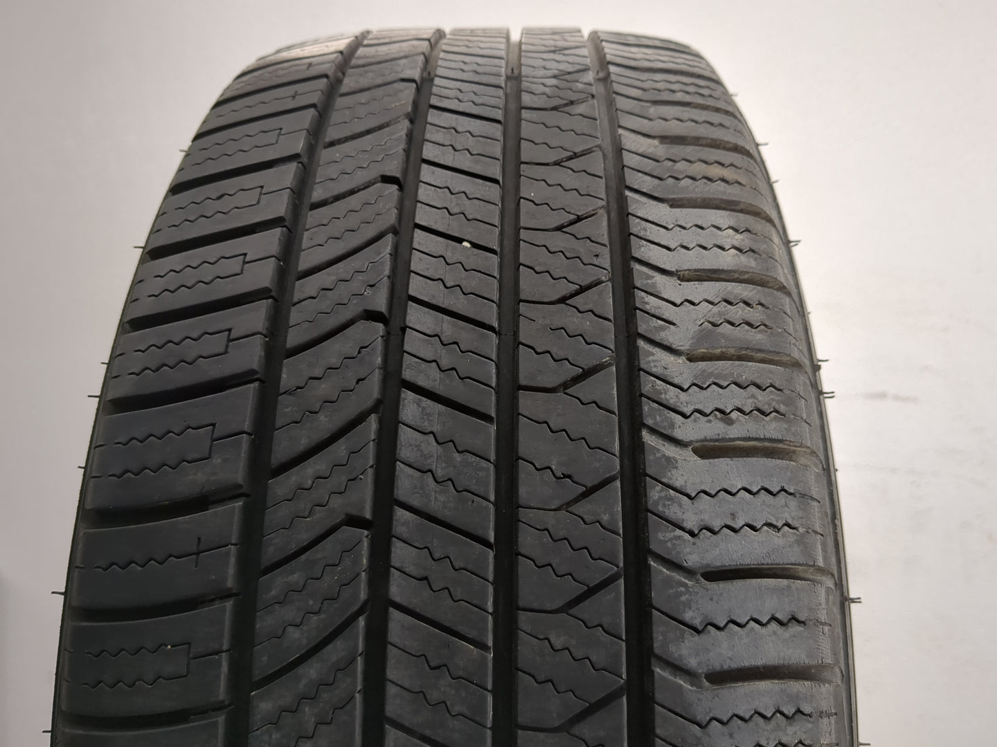 Used Tire 235/45R18 ROAD HUGGER GTP AS/02 98V - Tread Depth 8/32 - Oemusedautoparts1.com