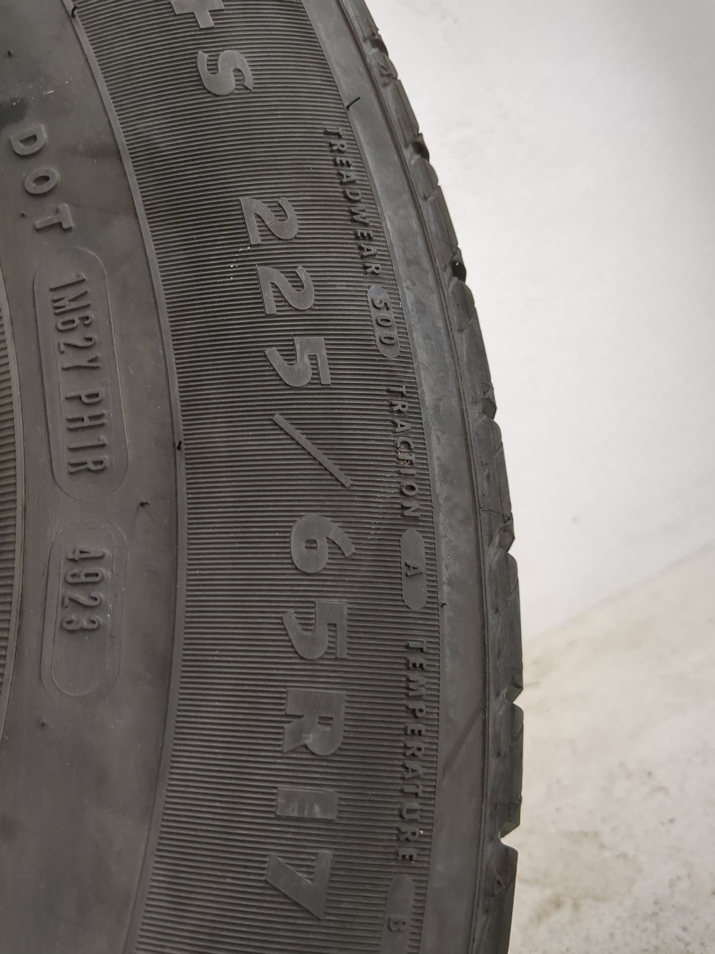 Used Tire 225/65R17 DOUGLAS TOURING 102H - Tread Depth 6.5/32 - Oemusedautoparts1.com