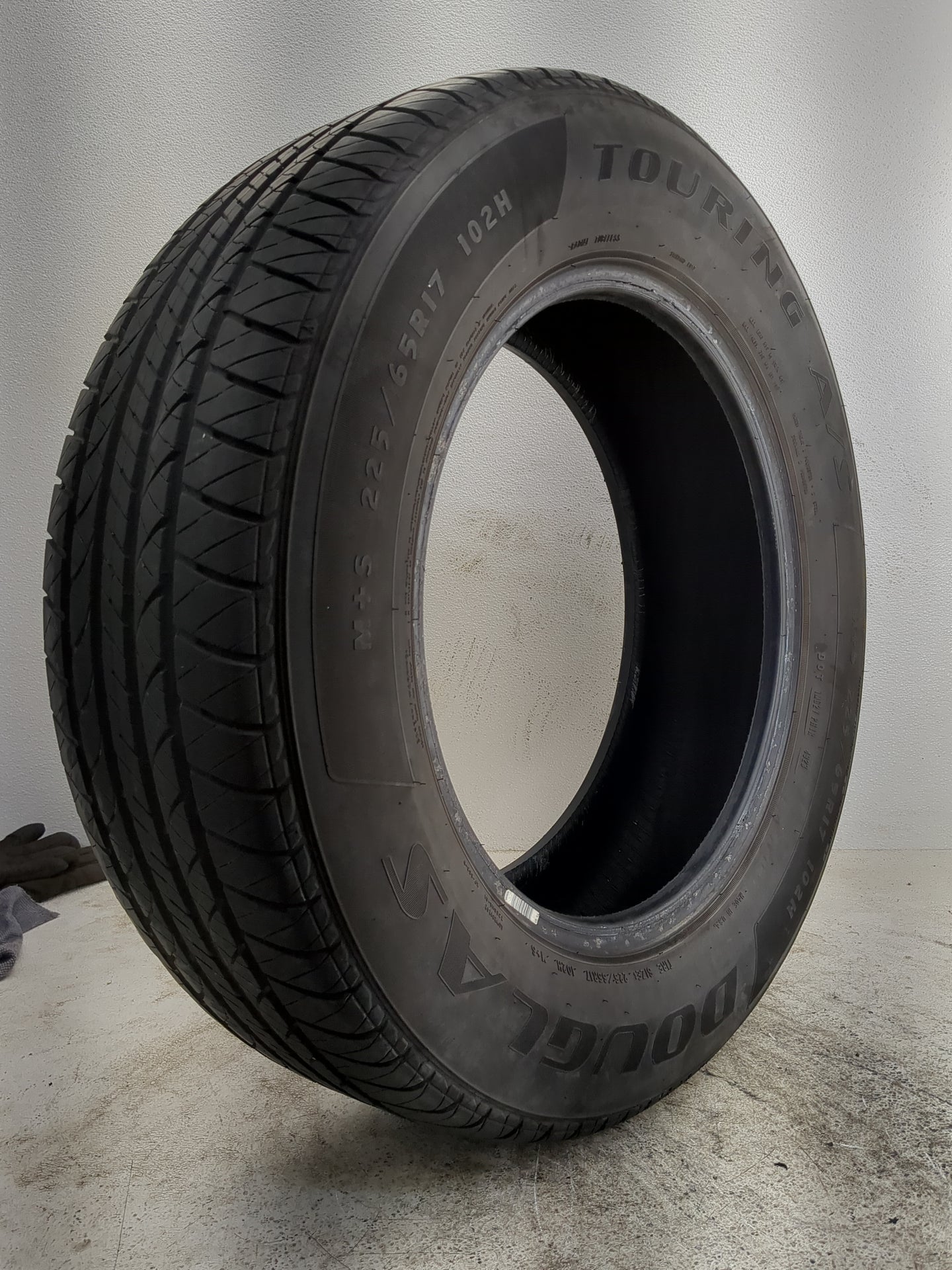 Used Tire 225/65R17 DOUGLAS TOURING 102H - Tread Depth 6.5/32 - Oemusedautoparts1.com