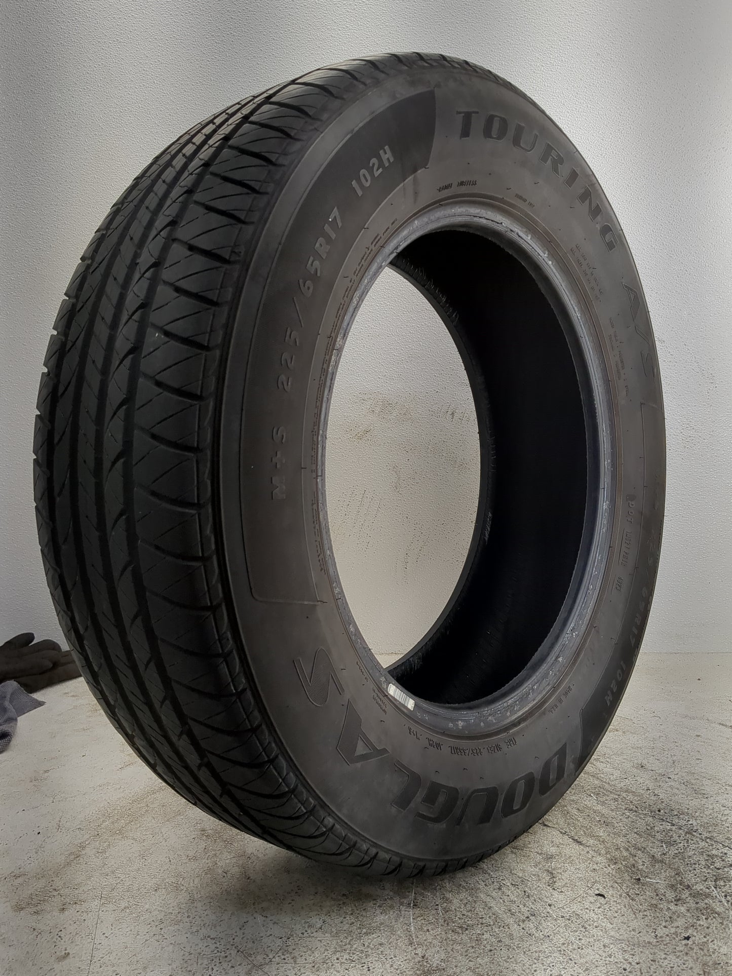 Used Tire 225/65R17 DOUGLAS TOURING 102H - Tread Depth 6.5/32 - Oemusedautoparts1.com