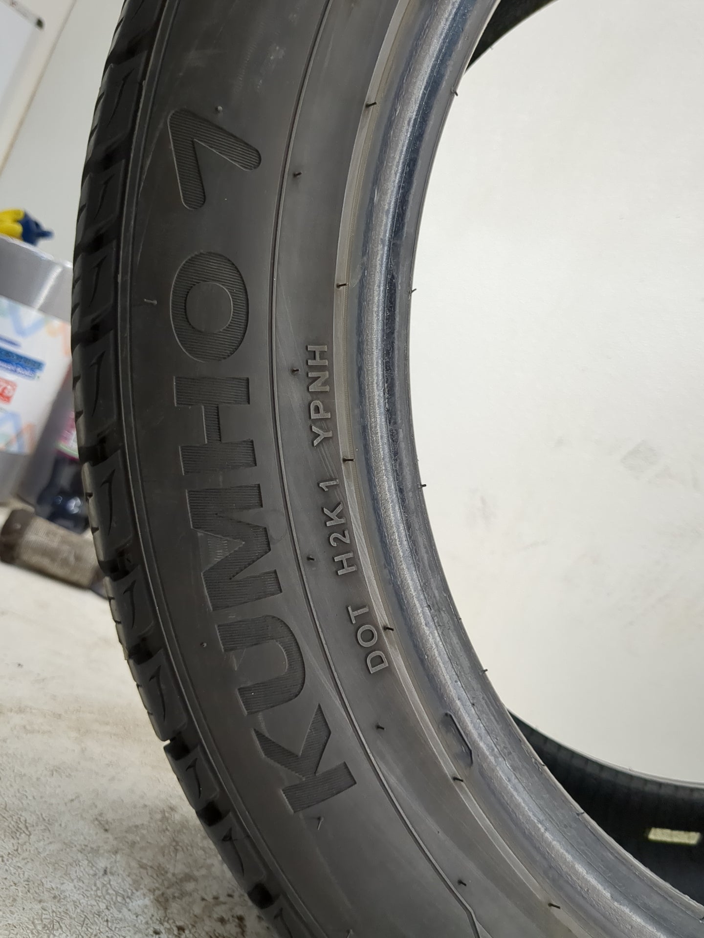 Used Tire P245/50R20 KUMHO CRUGEN PREMIUM 102V - Tread Depth 10/32 - Oemusedautoparts1.com