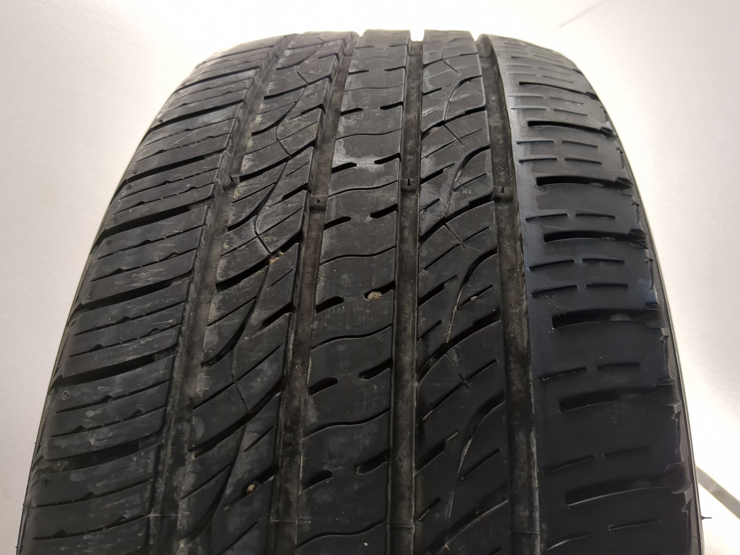 Used Tire P245/50R20 KUMHO CRUGEN PREMIUM 102V - Tread Depth 7/32 - Oemusedautoparts1.com