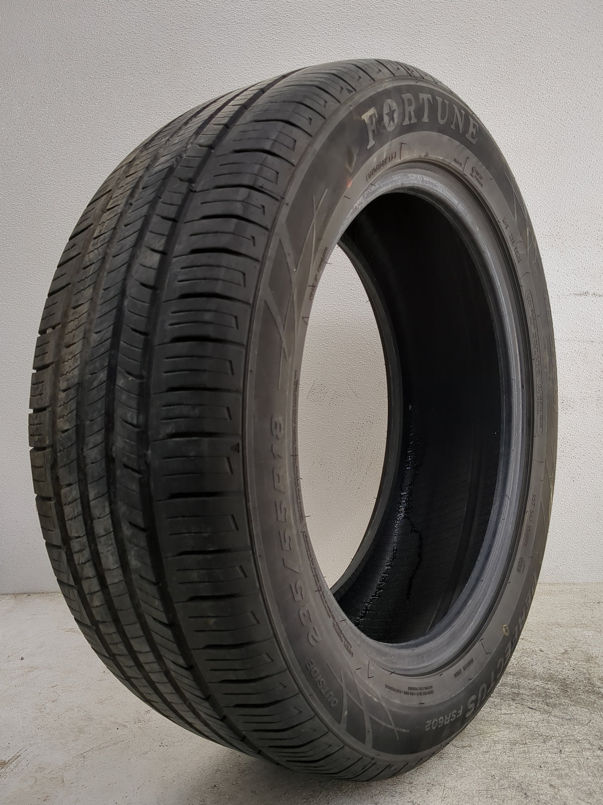 Used Tire 235/55R18 FORTUNE PERFECTUS FSR602 100V - Tread Depth 8/32 - Oemusedautoparts1.com