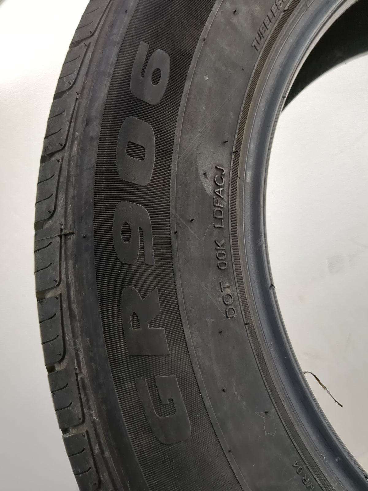 Used Tire 225/65R17 IRONMAN GR906 102H - Tread Depth 8.5/32 - Oemusedautoparts1.com