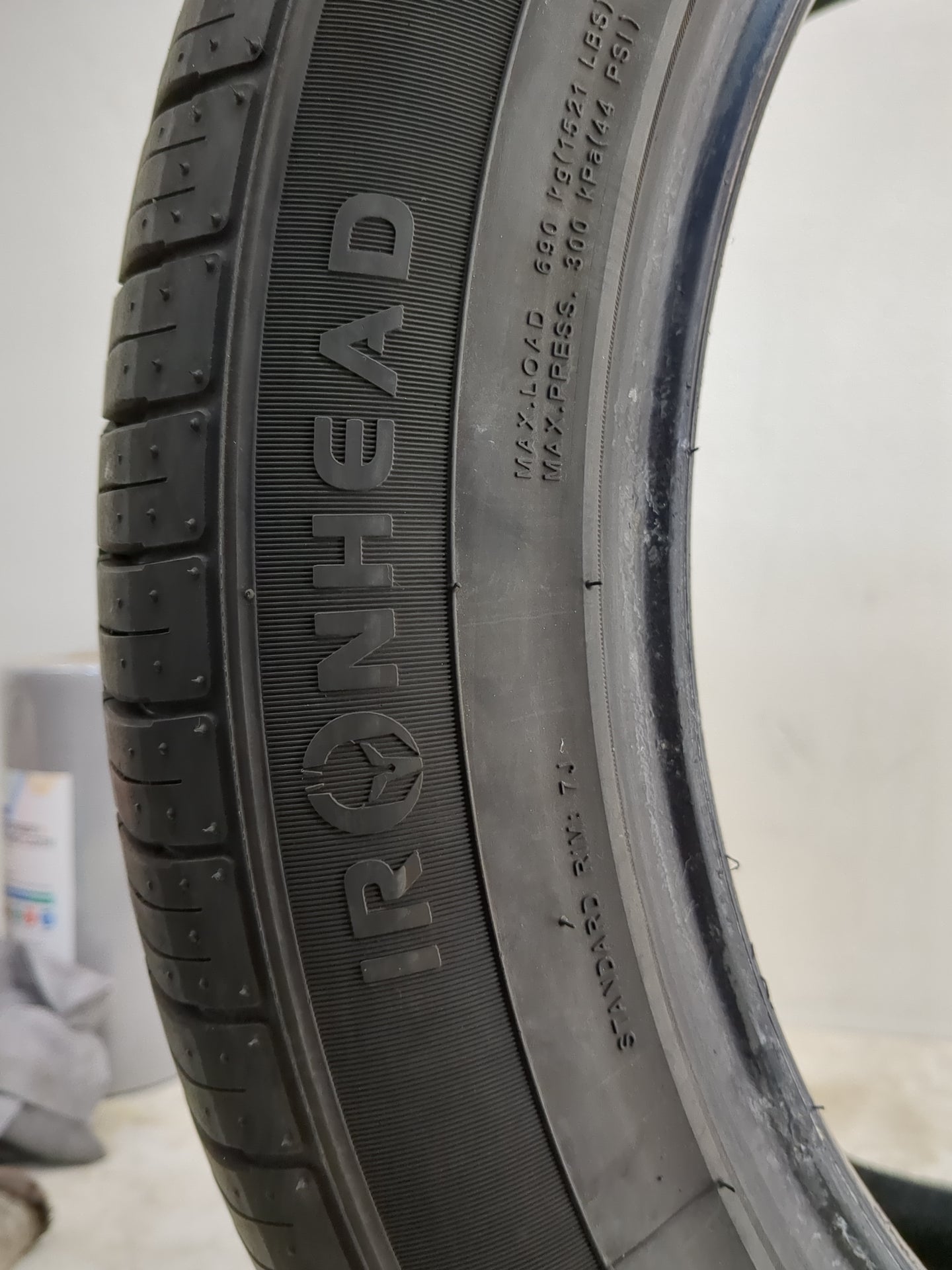 Used Tire 225/50R18 IRONHEAD REFLEX IHO1 95H - Tread Depth 9.5/32 - Oemusedautoparts1.com