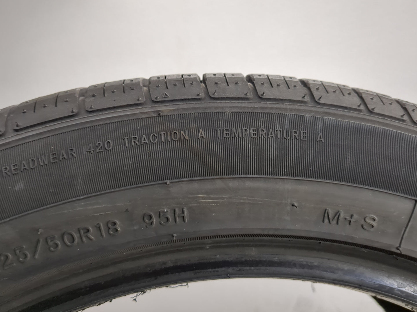 Used Tire 225/50R18 IRONHEAD REFLEX IHO1 95H - Tread Depth 9.5/32 - Oemusedautoparts1.com
