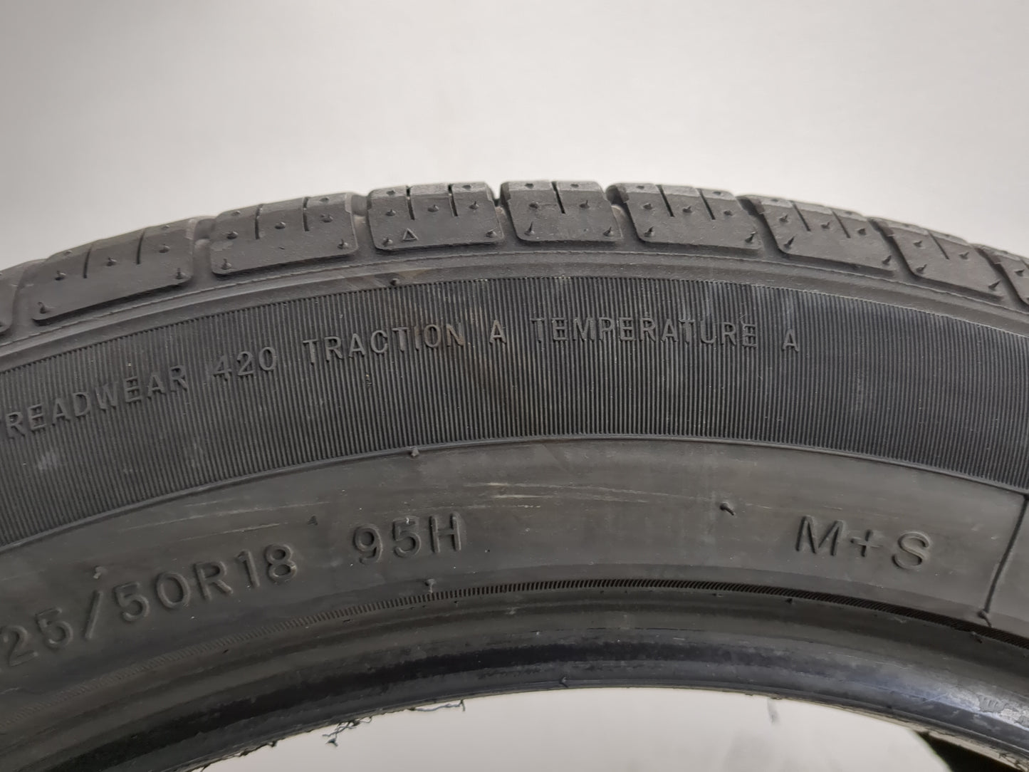 Used Tire 225/50R18 IRONHEAD REFLEX IHO1 95H - Tread Depth 9.5/32 - Oemusedautoparts1.com