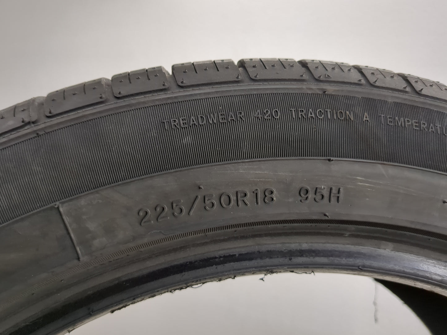 Used Tire 225/50R18 IRONHEAD REFLEX IHO1 95H - Tread Depth 9.5/32 - Oemusedautoparts1.com