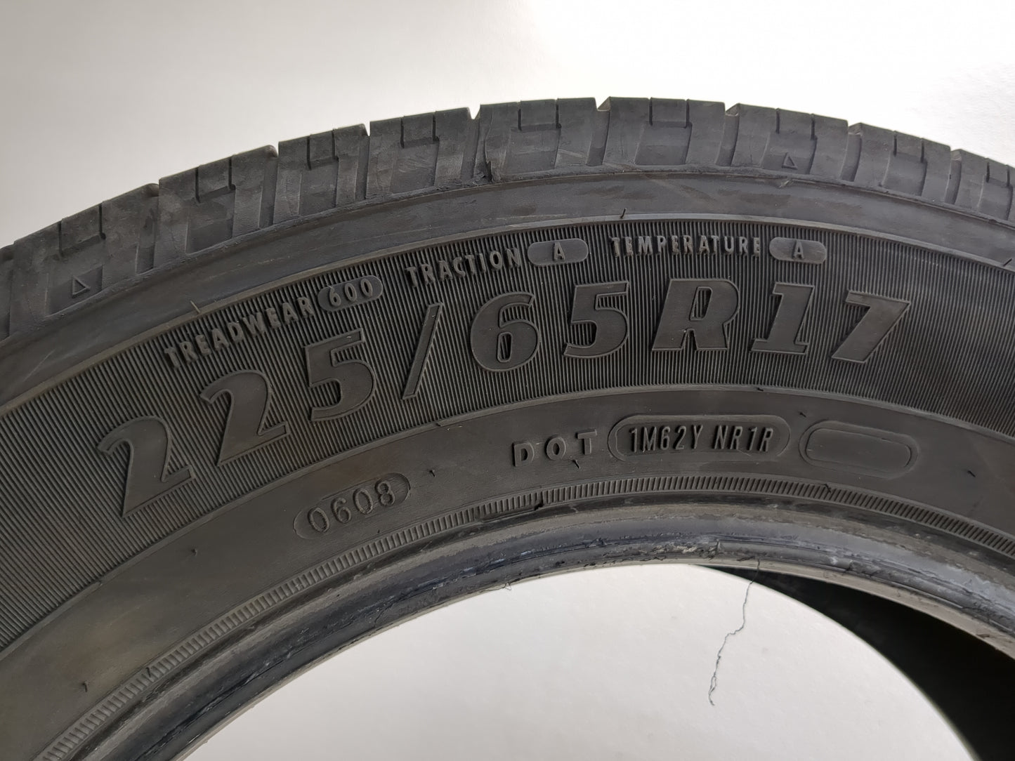Used Tire 225/65R17 GOODYEAR RELIANT ALL SEASON 102H - Tread Depth 8.5/32 - Oemusedautoparts1.com