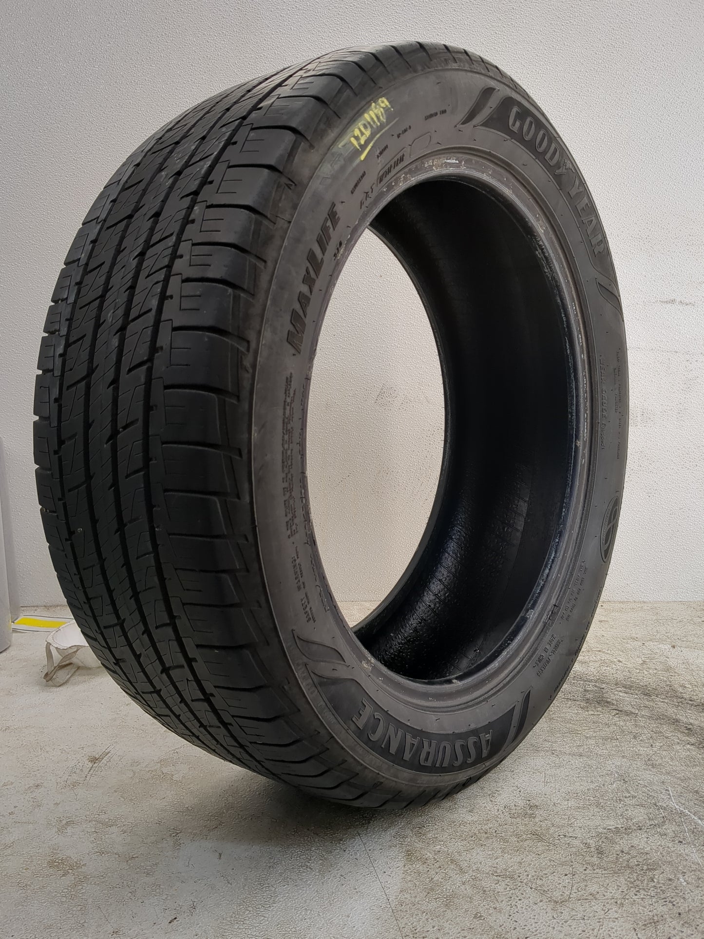 Used Tire 235/50R18 GOODYEAR ASSURANCE 97V - Tread Depth 7/32 - Oemusedautoparts1.com