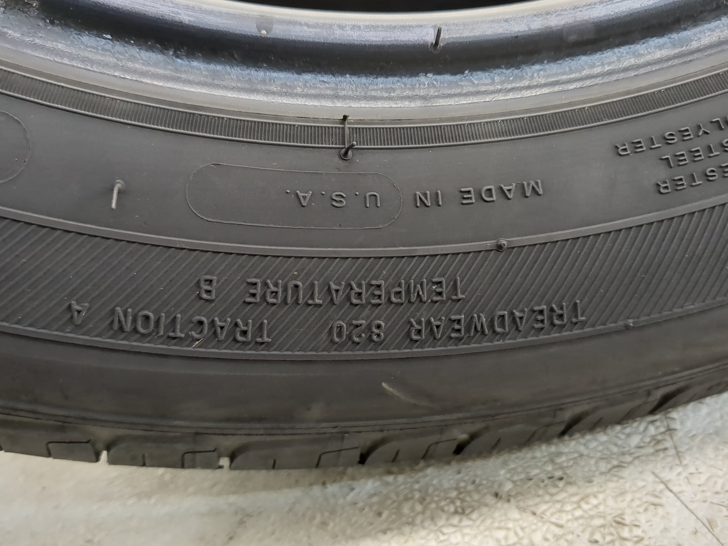 Used Tire 215/60R17 MICHELIN DEFENDER 2 96H - Tread Depth 7.5/32 - Oemusedautoparts1.com