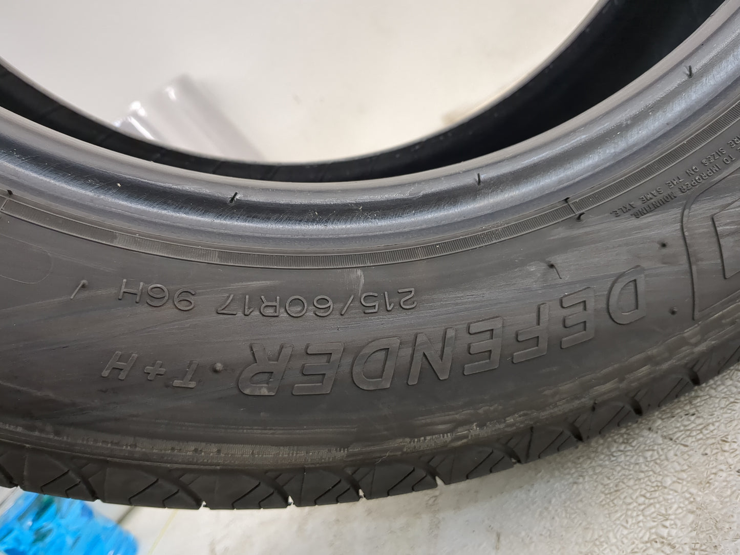 Used Tire 215/60R17 MICHELIN DEFENDER 2 96H - Tread Depth 7.5/32 - Oemusedautoparts1.com
