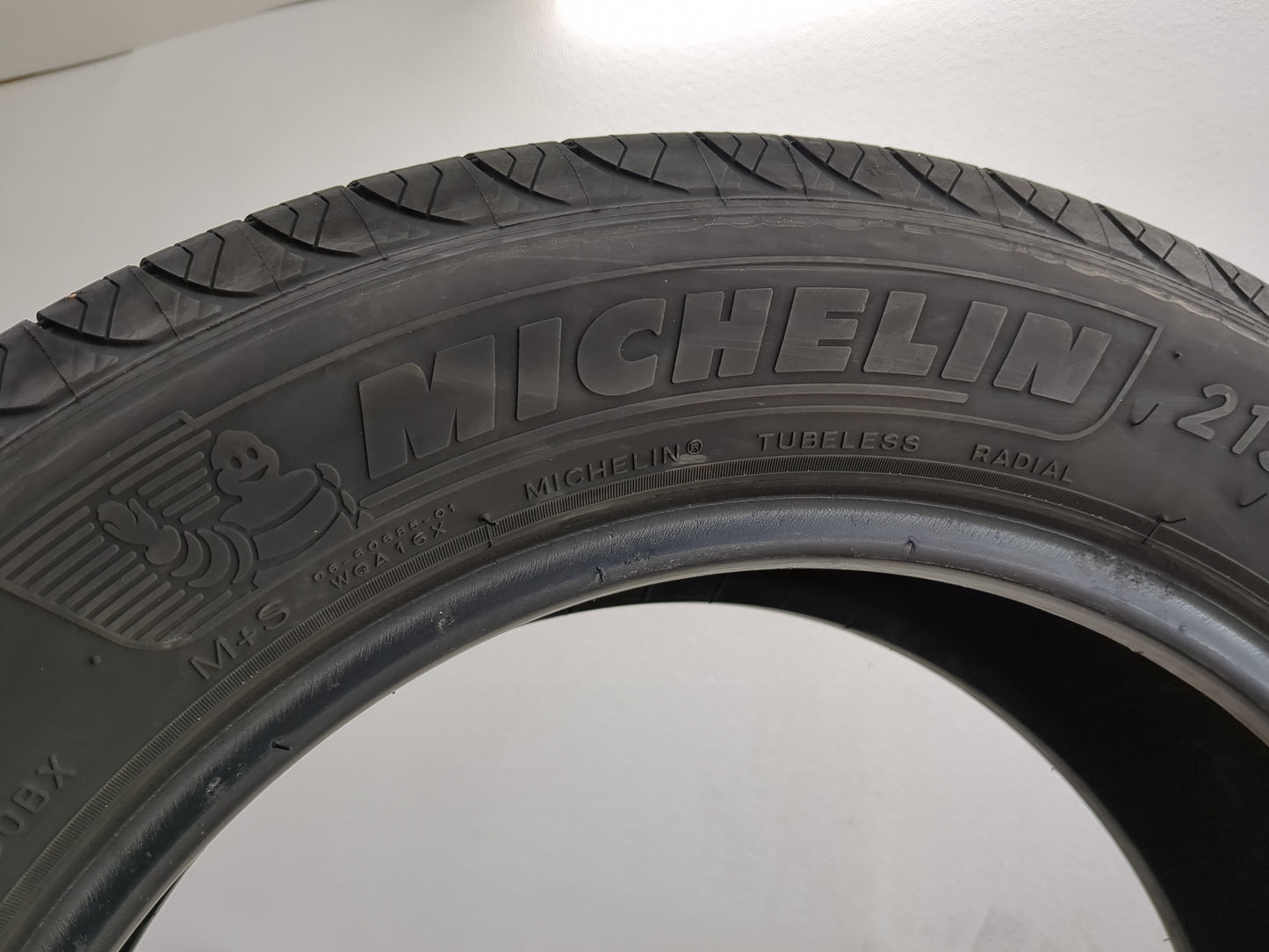 Used Tire 215/60R17 MICHELIN DEFENDER 2 96H - Tread Depth 7.5/32 - Oemusedautoparts1.com