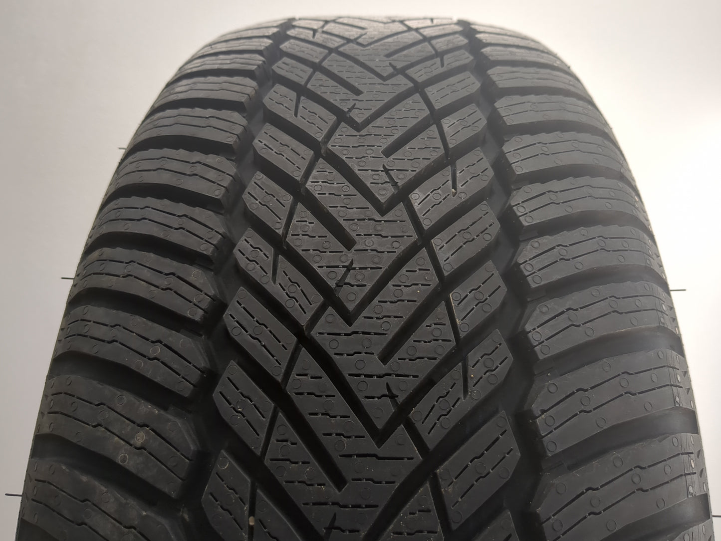 Used Tire 215/60R16 NOKIAN TYRES ENCOMPASS AW 02 95V - Tread Depth 12/32 - Oemusedautoparts1.com