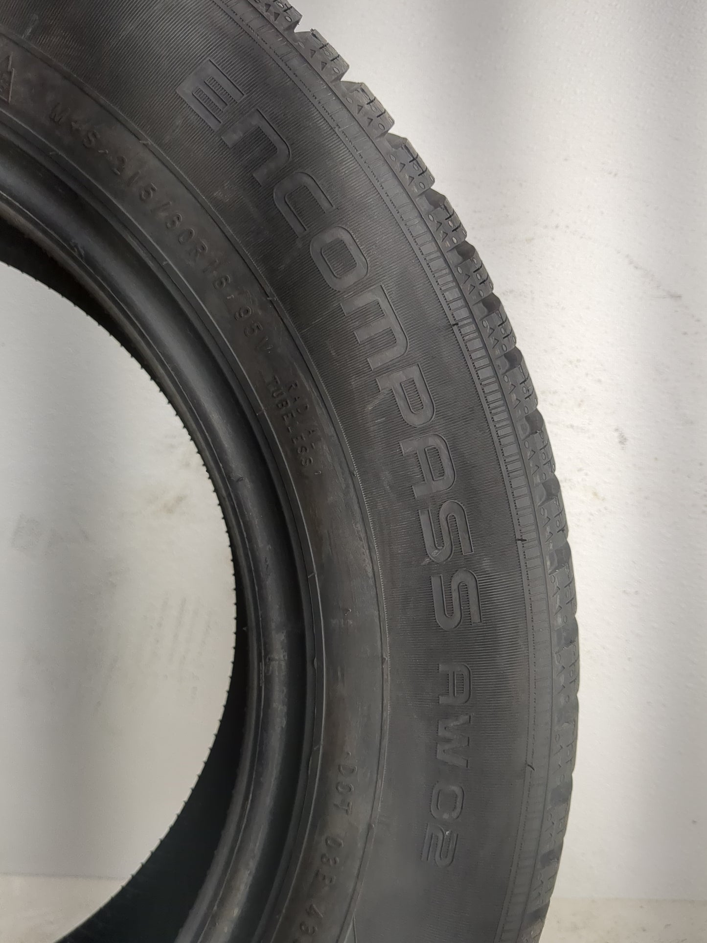 Used Tire 215/60R16 NOKIAN TYRES ENCOMPASS AW 02 95V - Tread Depth 12/32 - Oemusedautoparts1.com