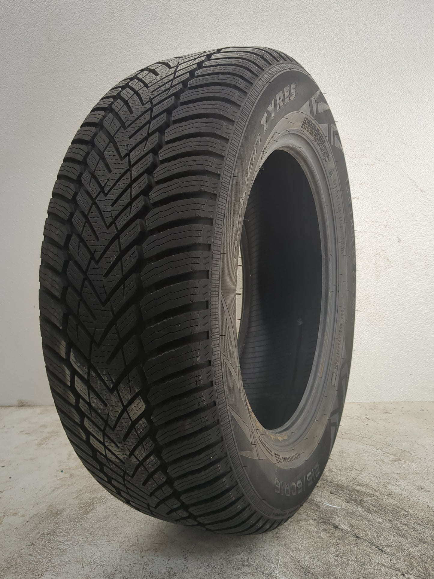 Used Tire 215/60R16 NOKIAN TYRES ENCOMPASS AW 02 95V - Tread Depth 12/32 - Oemusedautoparts1.com