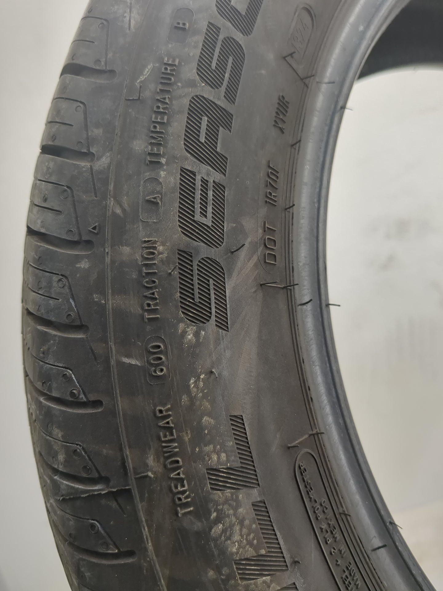 Used Tire 205/55R16 ARIZONIAN SILVER EDITION ALL SEASON 91V - Tread Depth 9/32 - Oemusedautoparts1.com