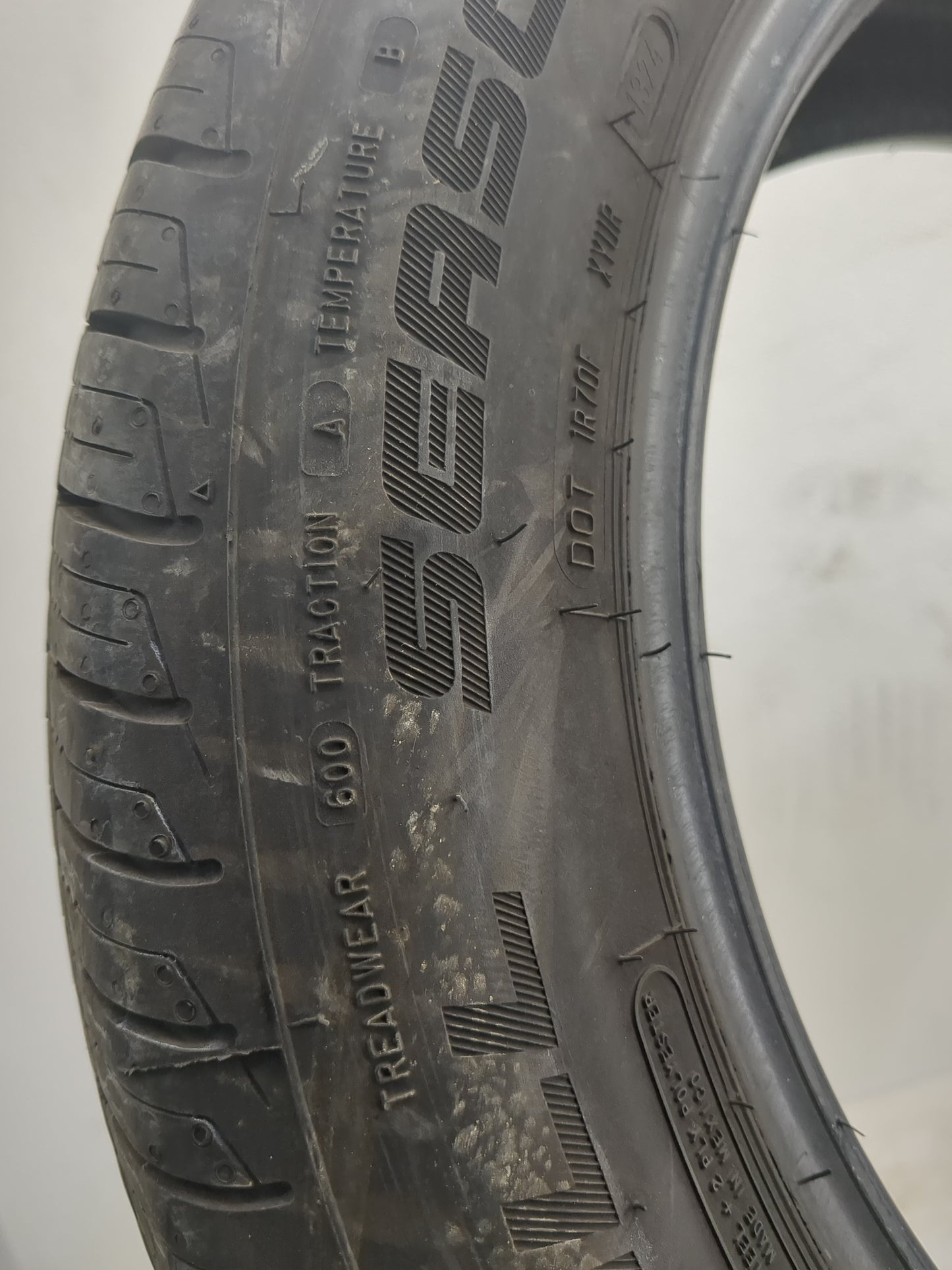 Used Tire 205/55R16 ARIZONIAN SILVER EDITION ALL SEASON 91V - Tread Depth 9/32 - Oemusedautoparts1.com