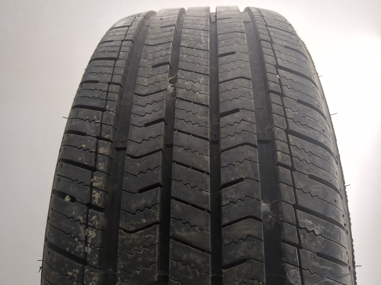 Used Tire 205/55R16 ARIZONIAN SILVER EDITION ALL SEASON 91V - Tread Depth 9/32 - Oemusedautoparts1.com