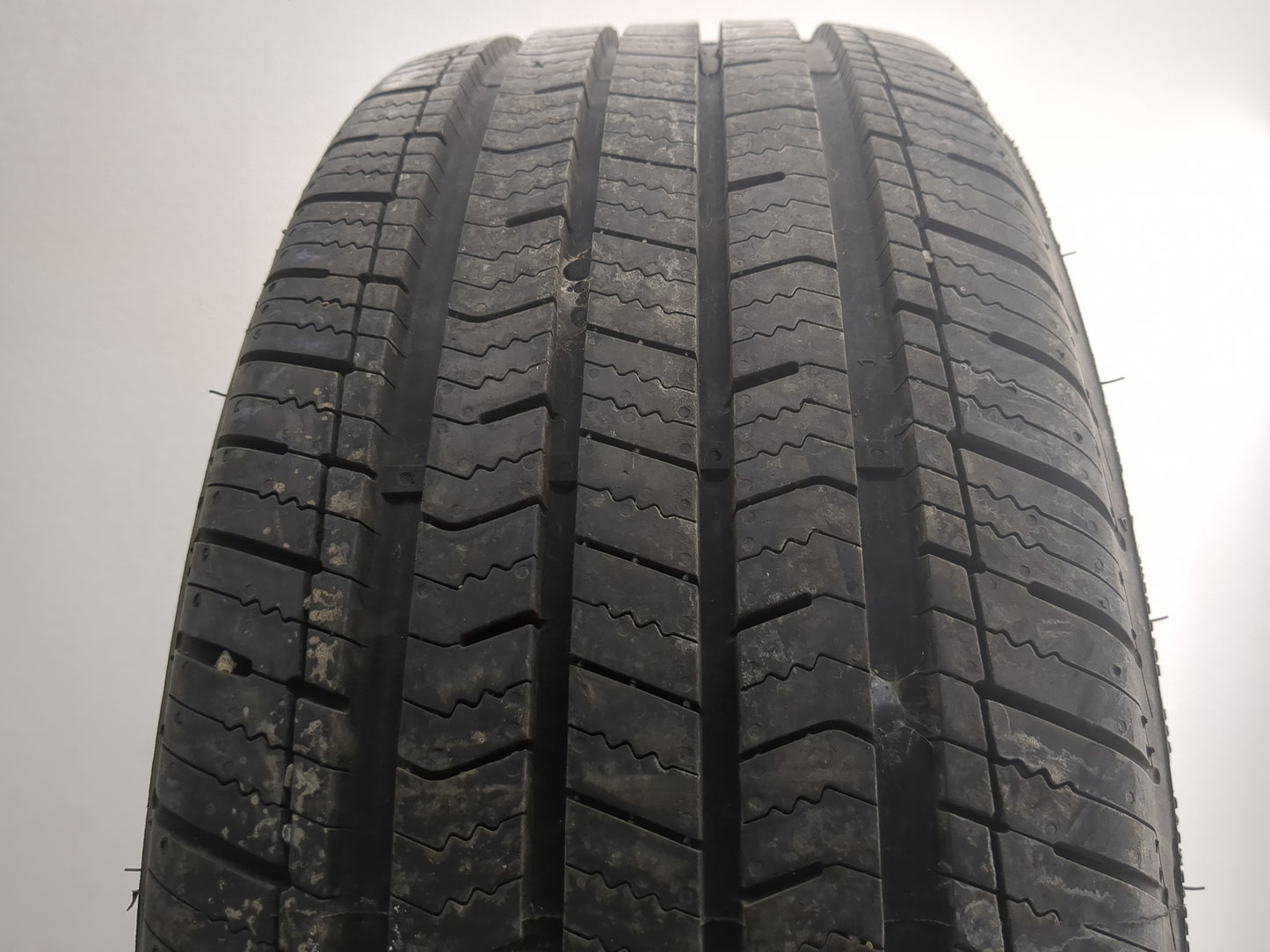 Used Tire 205/55R16 ARIZONIAN SILVER EDITION ALL SEASON 91V - Tread Depth 9/32 - Oemusedautoparts1.com