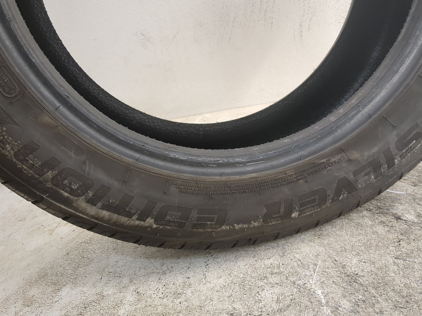 Used Tire 205/55R16 ARIZONIAN SILVER EDITION ALL SEASON 91V - Tread Depth 9/32 - Oemusedautoparts1.com