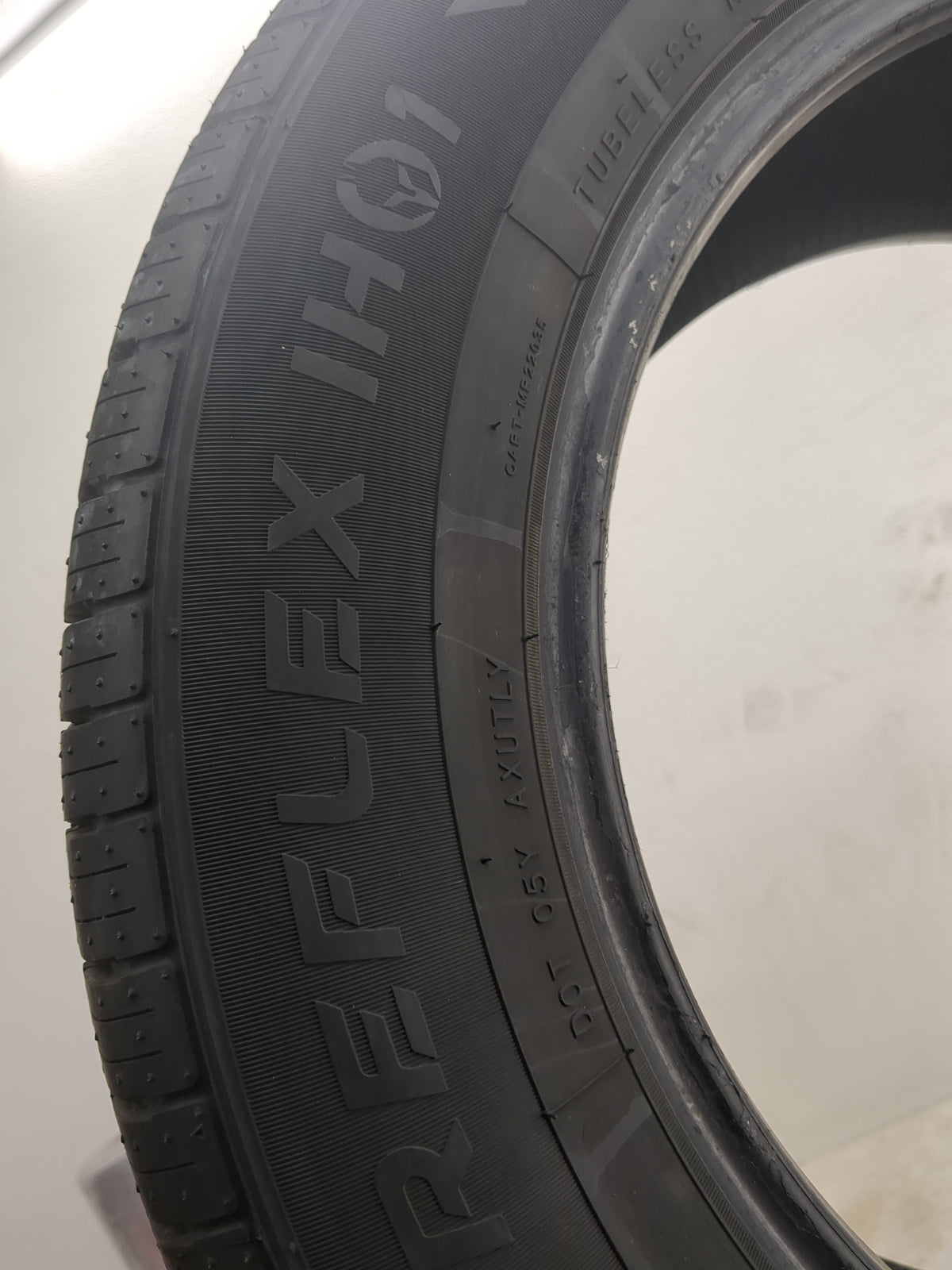 Used Tire 215/60R18 IRONMAN REFLEX IHO1 95V - Tread Depth 8.5/32 - Oemusedautoparts1.com