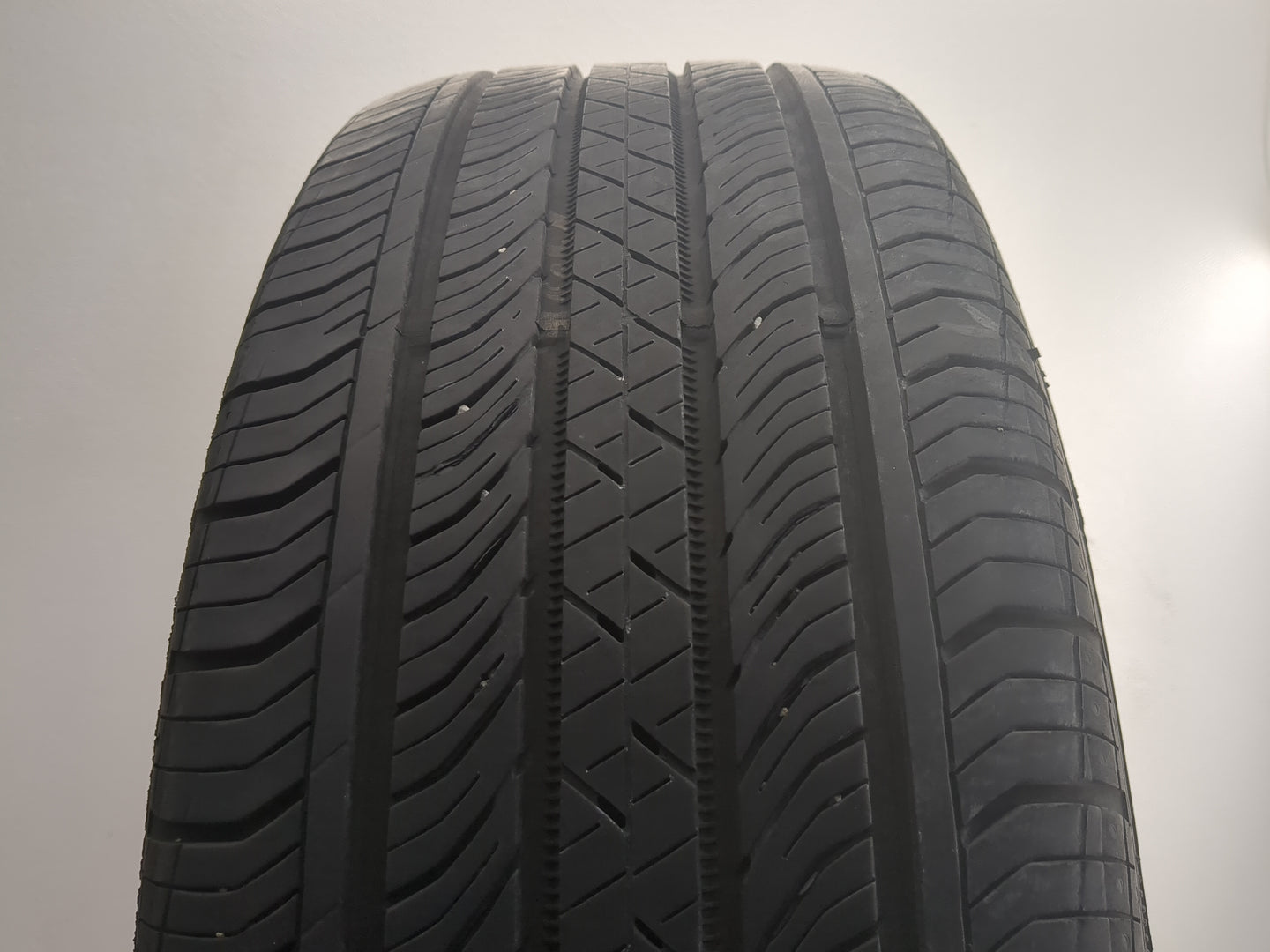 Used Tire 225/55R18 CONTINENTAL PROCONTRACT TX 98H - Tread Depth 6.5/32 - Oemusedautoparts1.com