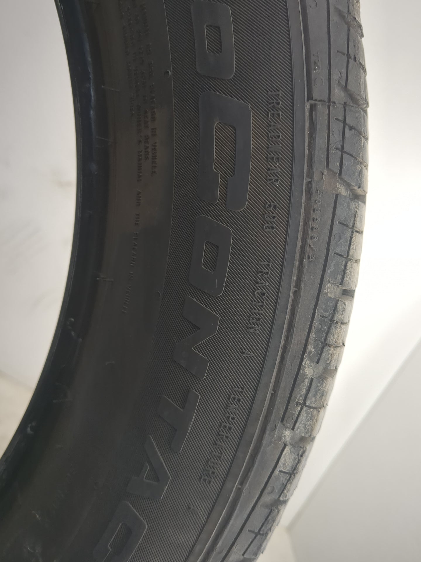 Used Tire 225/55R18 CONTINENTAL PROCONTRACT TX 98H - Tread Depth 6.5/32 - Oemusedautoparts1.com